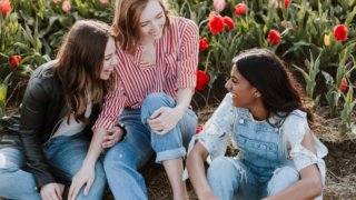 【2022】20代の女友達への誕生日プレゼントアイデア50選！_アイキャッチ