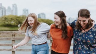 親友の女友達がもらって嬉しい＆実用的プレゼントランキング2024_アイキャッチ