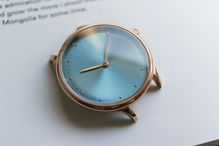 About Vintage_アバウトヴィンテージ_1969 PETITE ROSE GOLDBLUE SUNRAY_文字盤の反射